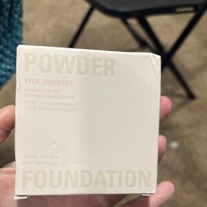 Kylie Cosmetics Natural Blur Powder Foundation - Soft Cream